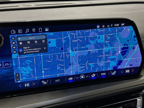 Used 2025 Chevrolet Traverse LT image 22