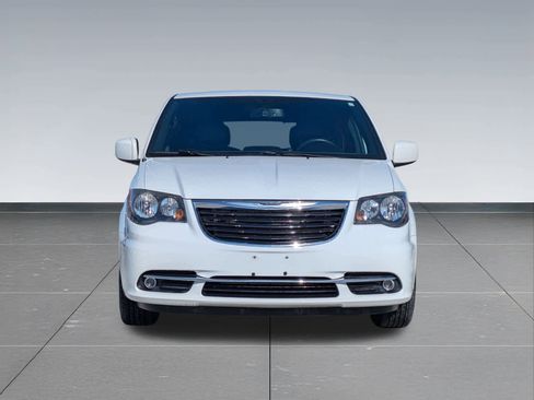 Used 2014 Chrysler Town & Country S image 6