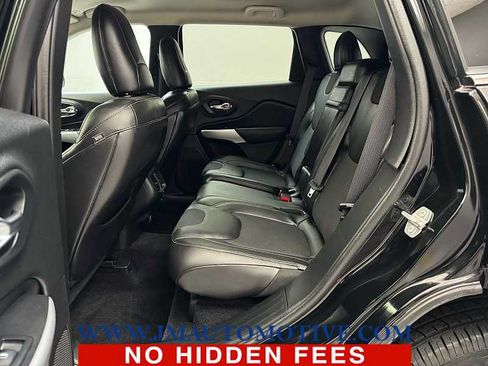 Used 2018 Jeep Cherokee Latitude Plus AWD/4WD image 14