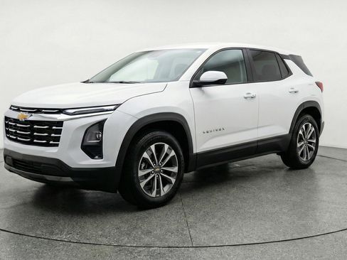 Used 2025 Chevrolet Equinox LT image 3