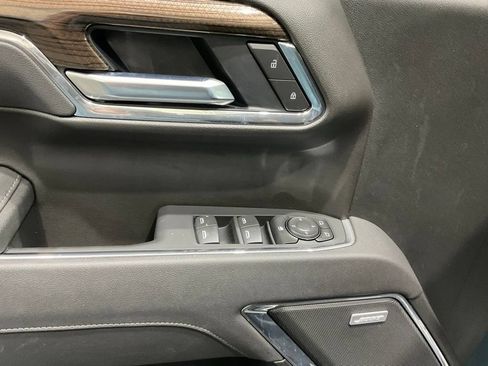 Used 2026 Chevrolet Silverado 1500 LT Trail Boss w/ LT Trail Boss Premium Package AWD/4WD image 7