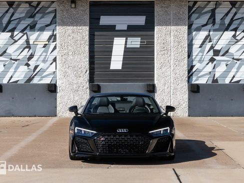 Used 2021 Audi R8 V10 w/ Premium Package image 3