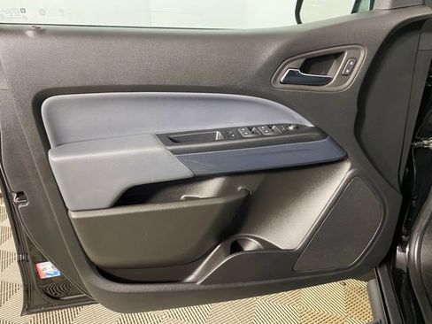 Certified 2022 Chevrolet Colorado Z71 w/ Z71 Midnight Edition image 11