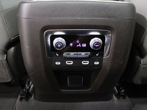 Used 2021 GMC Yukon SLT w/ SLT Premium Package AWD/4WD image 32
