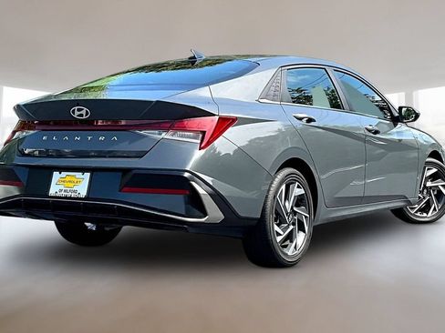 Used 2025 Hyundai Elantra SEL FWD image 6