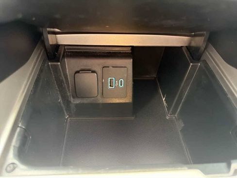 Used 2020 Ford Explorer XLT w/ Equipment Group 202A image 25