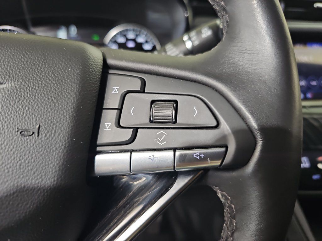 Used 2025 Cadillac XT6 Premium Luxury AWD/4WD image 21