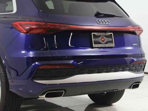 Used 2025 Audi Q5 Premium w/ Convenience Package AWD/4WD image 22