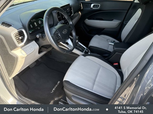 Used 2025 Hyundai Venue SEL FWD image 11