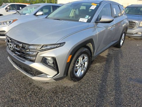 Used 2025 Hyundai Tucson SE FWD image 1