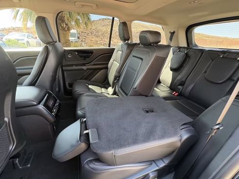 Used 2024 Lincoln Aviator Reserve AWD/4WD image 10
