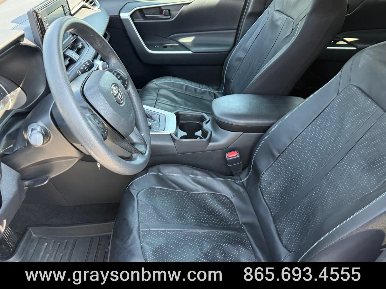 Used 2021 Toyota RAV4 LE AWD/4WD image 14