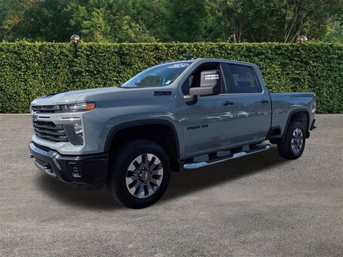 Used 2024 Chevrolet Silverado 2500 Custom w/ Custom Value Package image 8