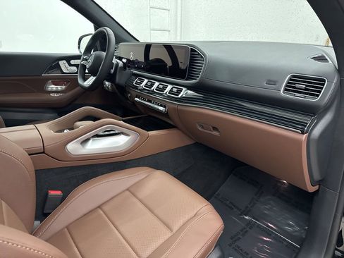 Used 2026 Mercedes-Benz GLS 450 4MATIC image 30
