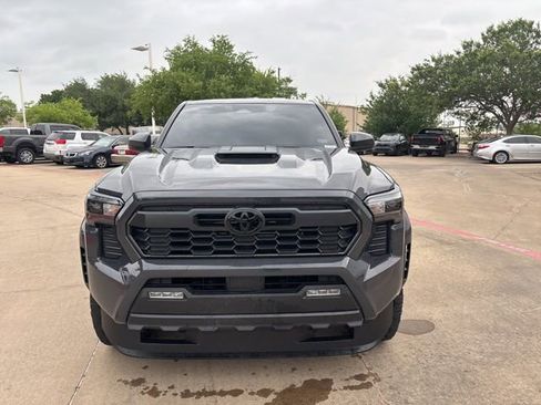 Used 2025 Toyota Tacoma TRD Sport AWD/4WD image 2