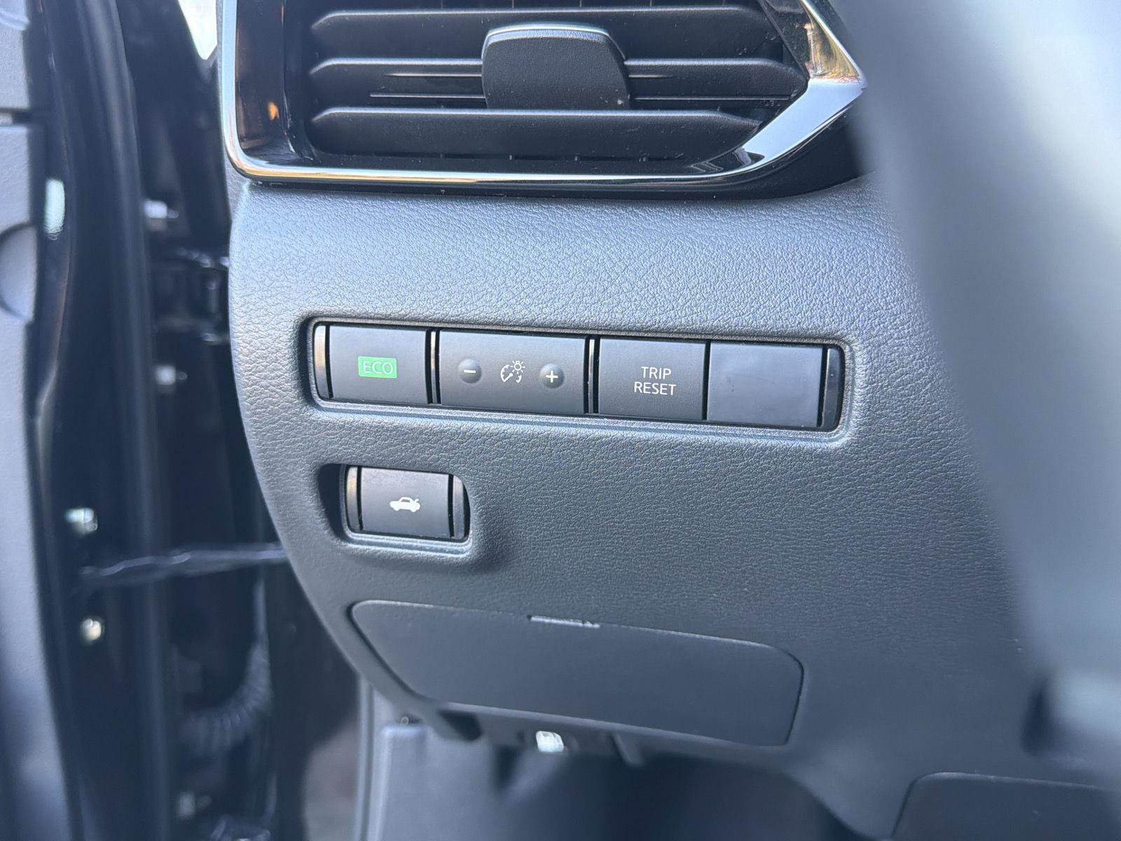 Used 2025 Nissan Sentra SV w/ All-Weather Package FWD image 15