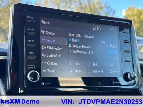 Used 2022 Toyota Corolla LE image 29