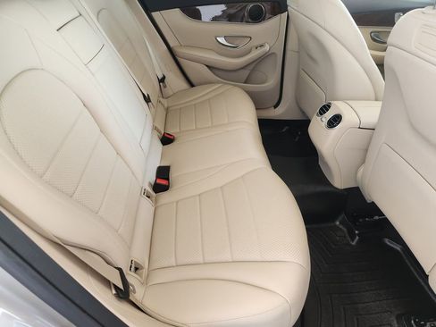 Used 2019 Mercedes-Benz GLC 300 image 32