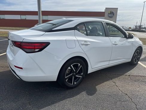 Used 2025 Nissan Sentra SV image 3