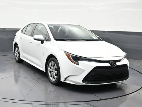 Used 2025 Toyota Corolla LE image 8