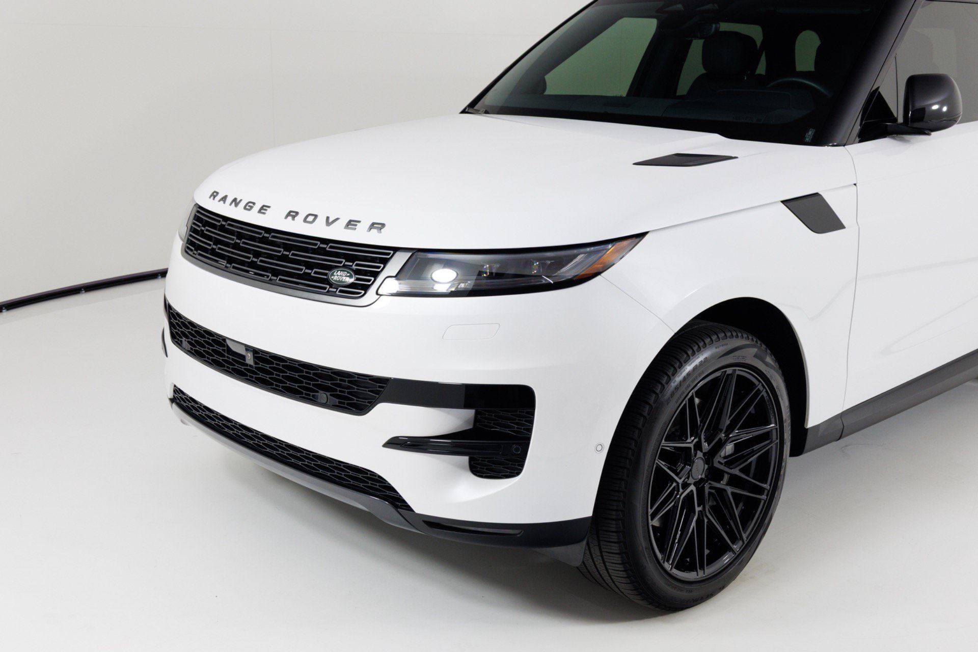 Used 2024 Land Rover Range Rover Sport SE AWD/4WD image 64