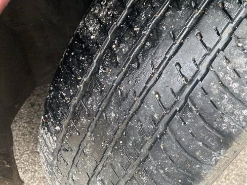 Used 2023 Chrysler Pacifica Touring-L image 2