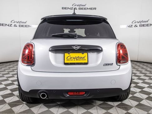Used 2021 MINI Cooper 2-Door Hardtop w/ 6.5" Touchscreen Package image 8