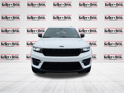 Certified 2023 Jeep Grand Cherokee Altitude image 2