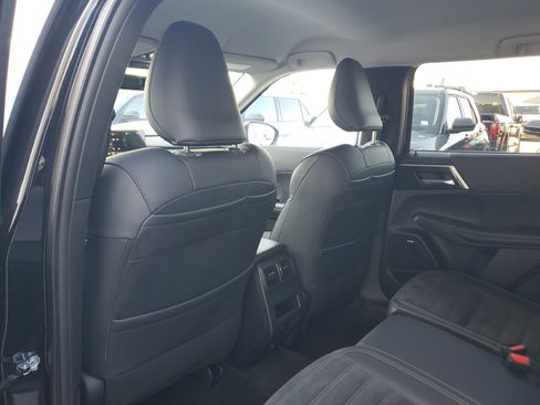 Used 2025 Mitsubishi Outlander SE image 14