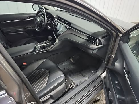 Used 2020 Toyota Camry SE image 15