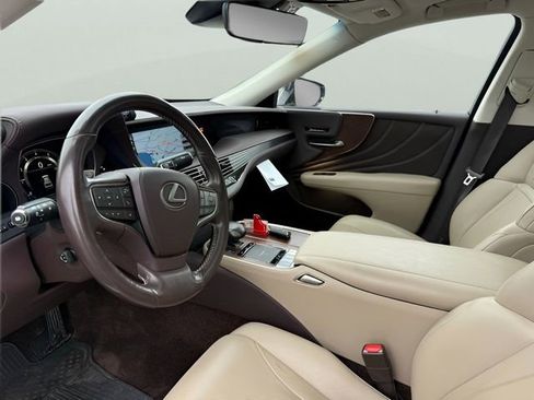Used 2018 Lexus LS 500 AWD w/ Accessory Package (Z1) image 16