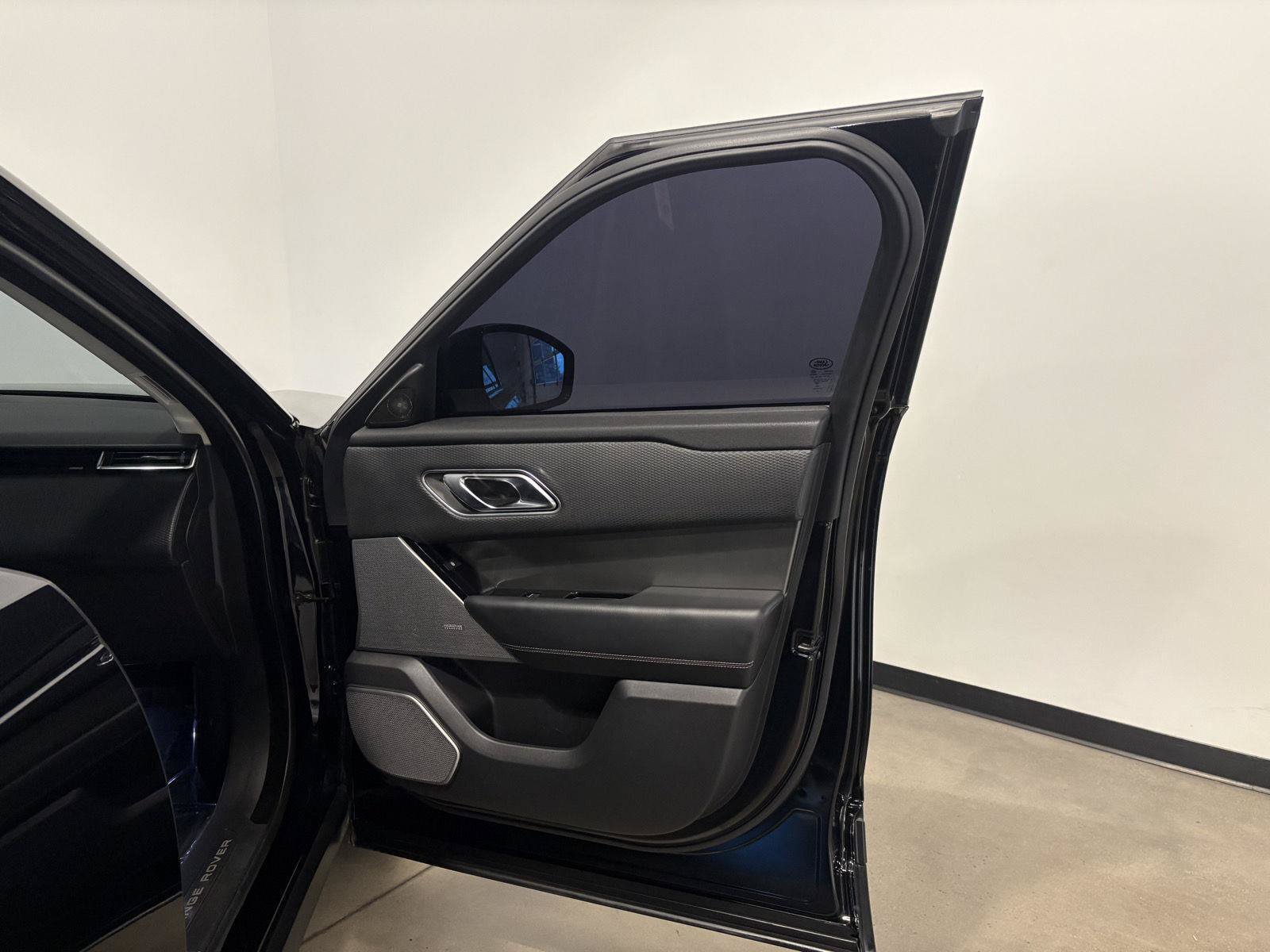 Used 2018 Land Rover Range Rover Velar S AWD/4WD image 45