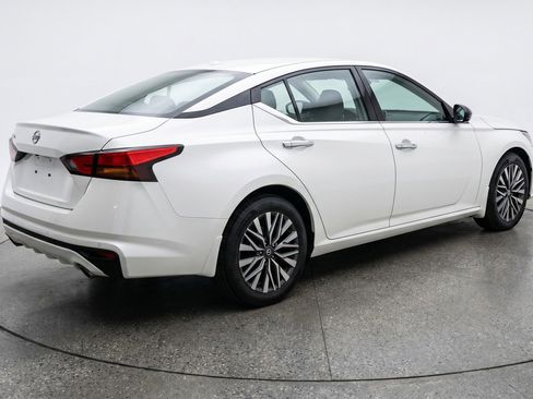 Used 2025 Nissan Altima 2.5 SV FWD image 9