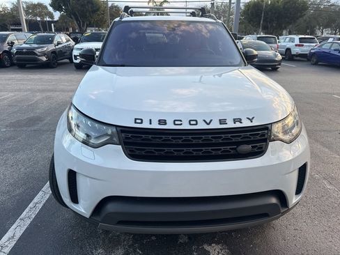 Used 2018 Land Rover Discovery SE image 2