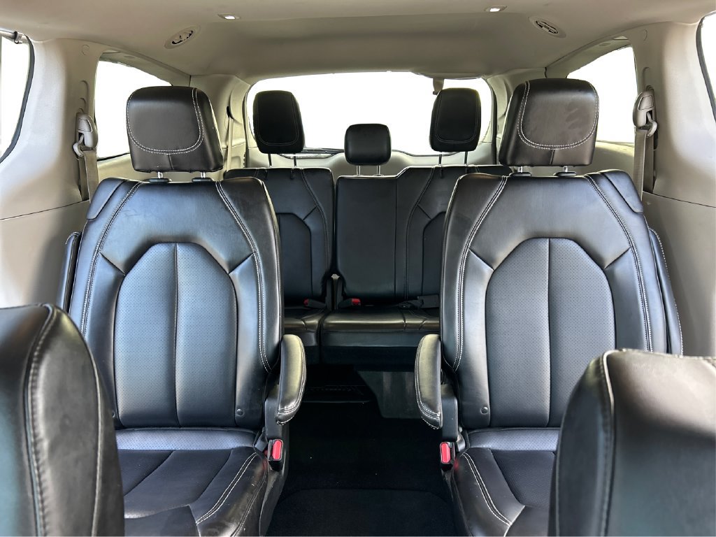 Used 2024 Chrysler Pacifica Touring-L FWD image 13