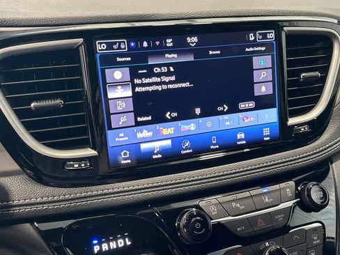 New 2027 Chrysler Pacifica Select AWD/4WD image 19