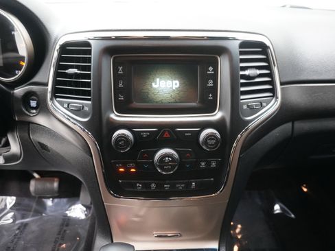 Used 2017 Jeep Grand Cherokee Laredo image 18