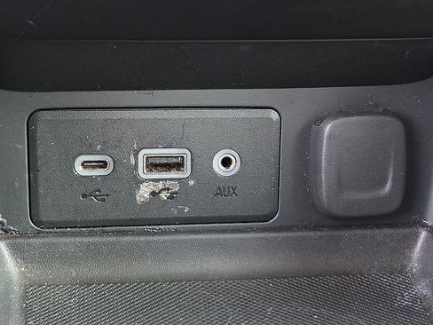 Used 2024 GMC Terrain SLE image 18