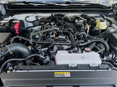 Used 2025 Toyota Tacoma SR image 8