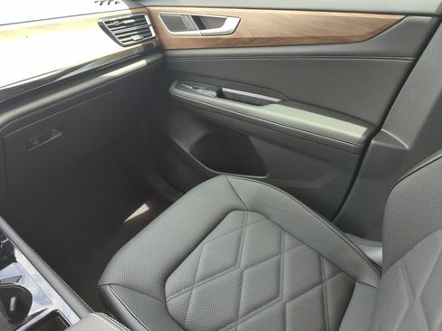 Used 2024 Volkswagen Atlas SE FWD image 29