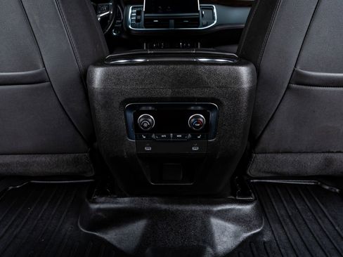 Used 2022 Chevrolet Suburban Z71 w/ Luxury Package image 31