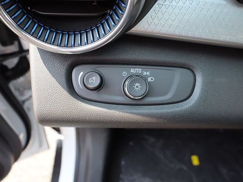 New 2026 Chevrolet Trax LT w/ LT Convenience Package FWD image 9