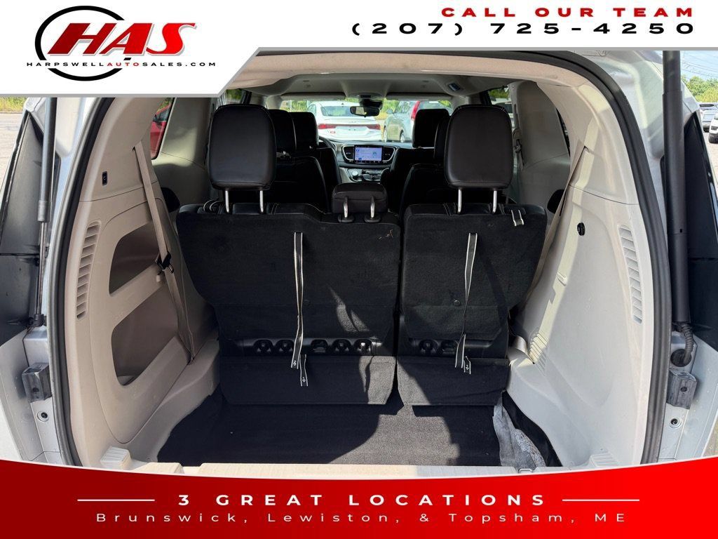 Used 2023 Chrysler Pacifica Touring-L FWD image 14