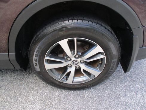 Used 2017 Toyota RAV4 XLE AWD/4WD image 30