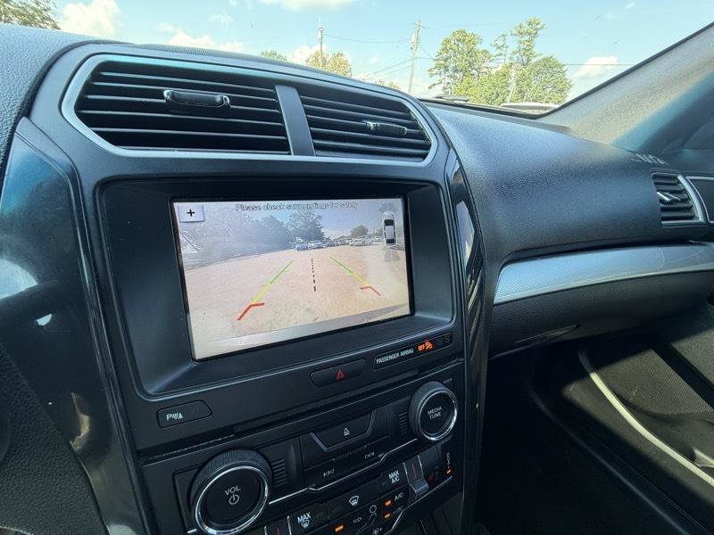 Used 2017 Ford Explorer XLT w/ Equipment Group 202A FWD image 20