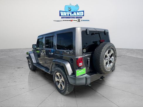 Used 2017 Jeep Wrangler Unlimited Sahara w/ Dual Top Group AWD/4WD image 3