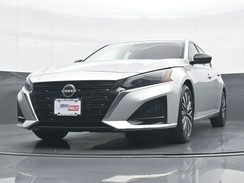 Used 2024 Nissan Altima 2.5 SV FWD image 25