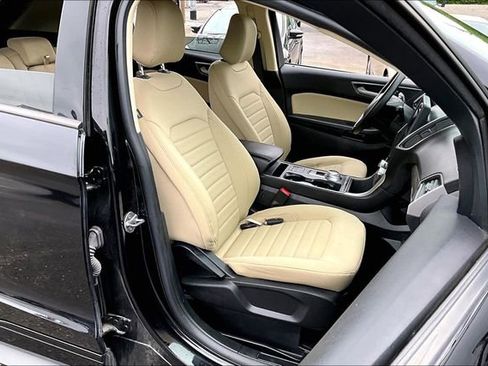 Used 2024 Ford Edge SE w/ Black Appearance Package AWD/4WD image 7