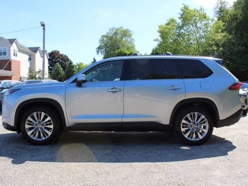 Used 2024 Toyota Grand Highlander AWD image 4