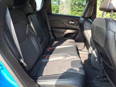 Used 2022 Jeep Cherokee Limited w/ Mopar Interior Package AWD/4WD image 10